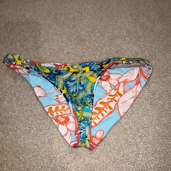 MAAJI REVERSIBLE BIKINI BOTTOMS SIZE S - Picture 4 of 5
